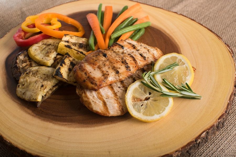 Grilled chicken with onion sauce